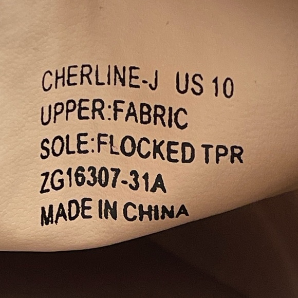 NO PARKING | Rhinestone/Crystal Pointed Toe Slip On Mules | Size 10 - Picture 11 of 12